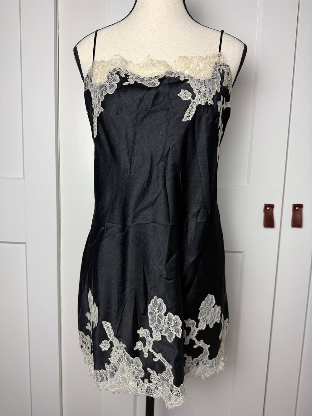 Vintage 2009 Victoria Secret black and white lace neglige chemise slip dress M